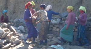 Women labourers on the road to Tawang 